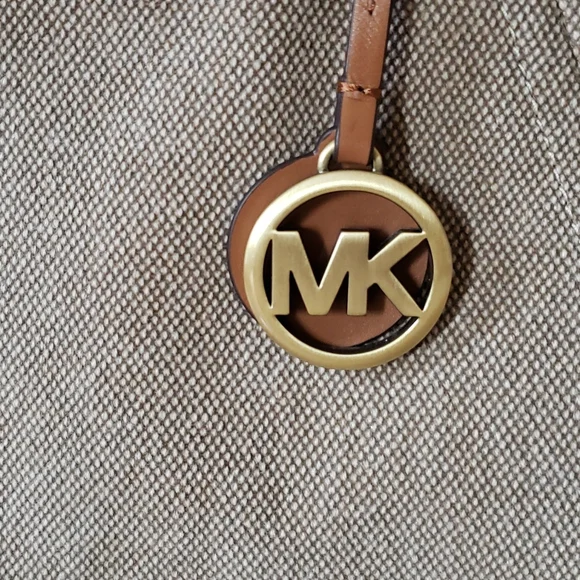 Michael Michael Kors Isla Ring shoulder Tote - Picture 3 of 10